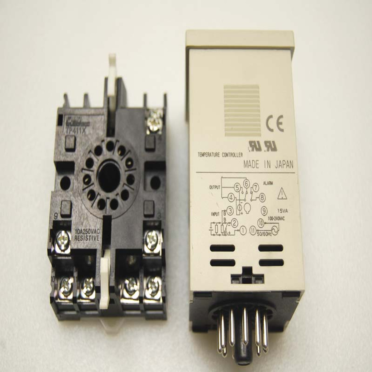 Fuji PXV4TAY2-1Y000 100~240VAC Temperature Controller w